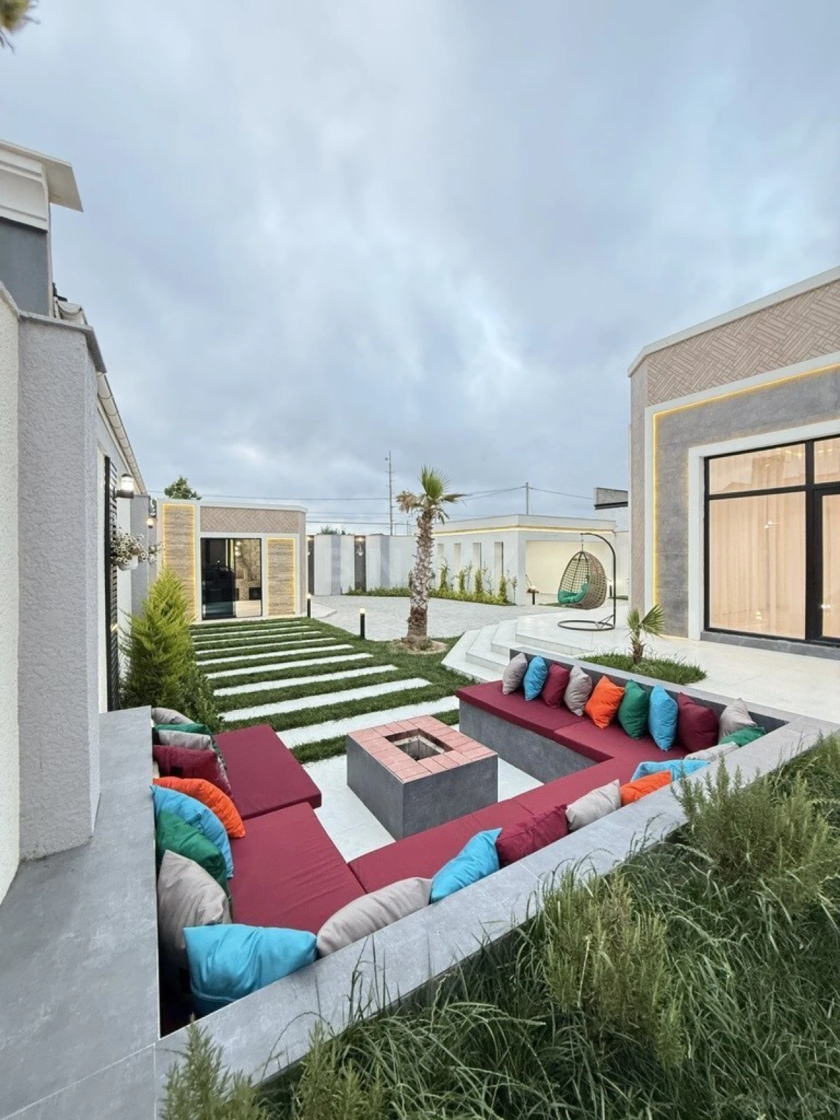 Satılır 5 otaqlı həyət evi 215 m²