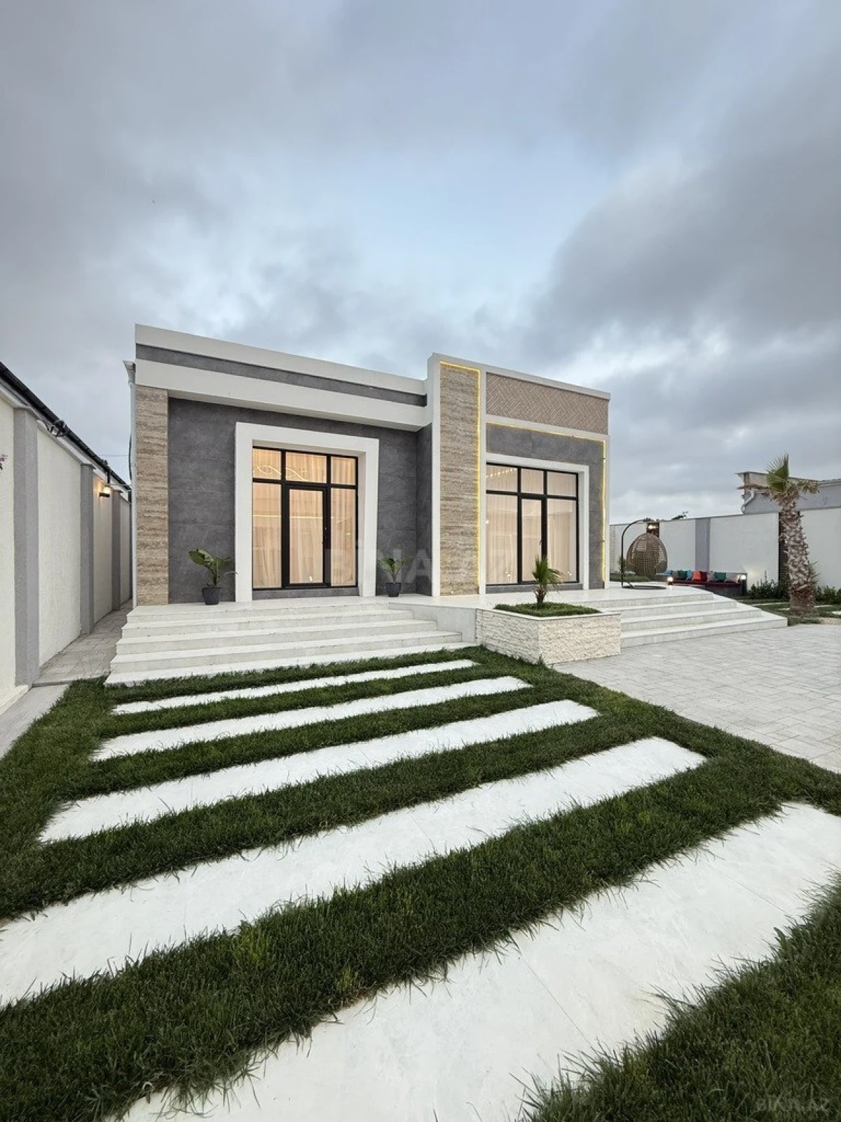 Satılır 5 otaqlı həyət evi 215 m²