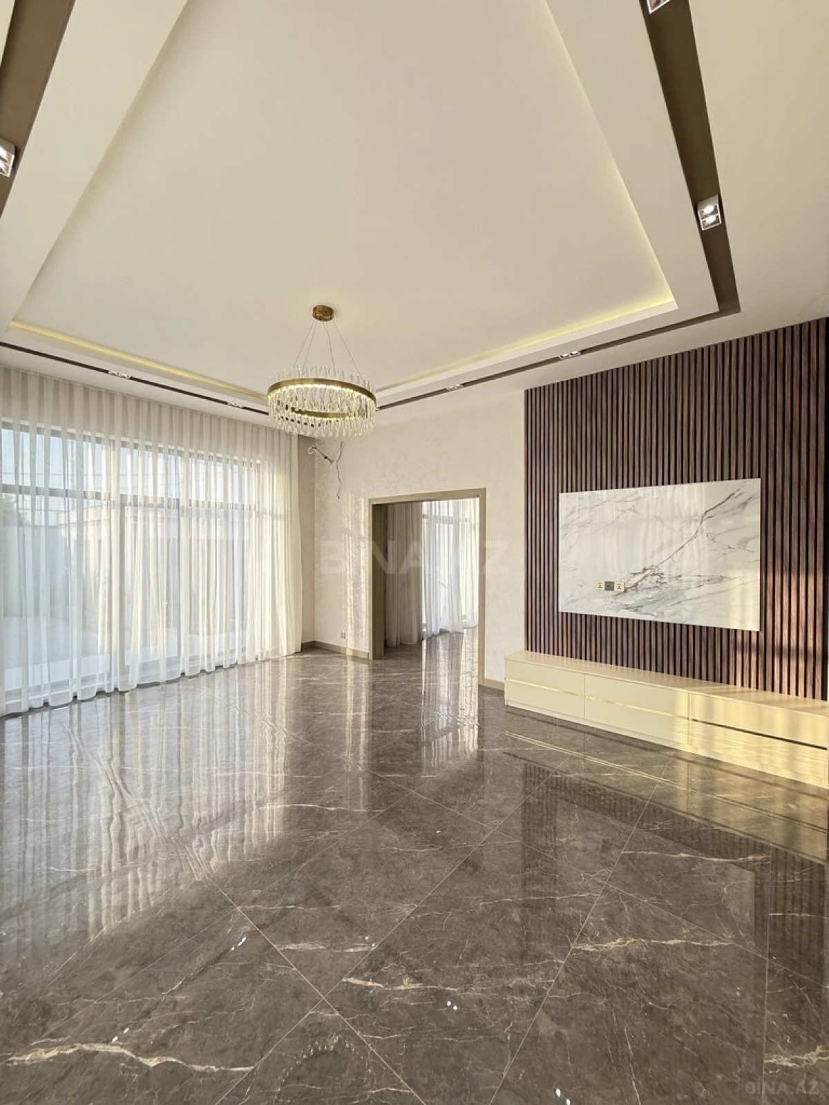 Satılır 5 otaqlı həyət evi 215 m²
