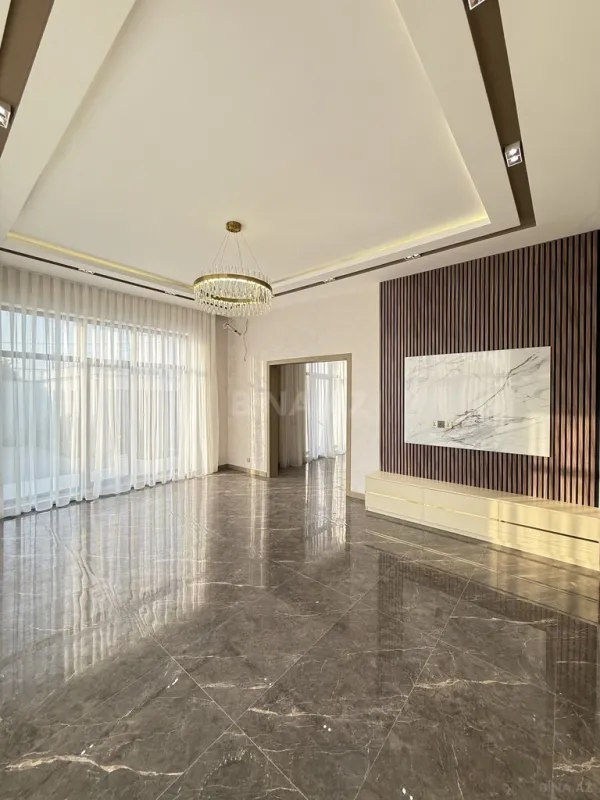 Satılır 5 otaqlı həyət evi 215 m²