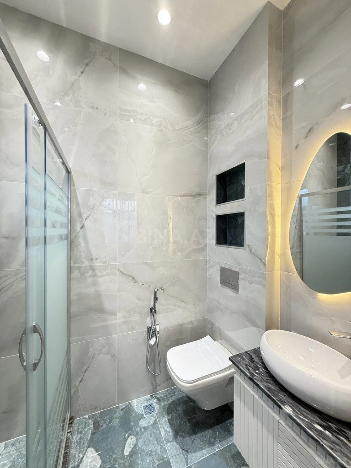 Satılır 5 otaqlı həyət evi 215 m²