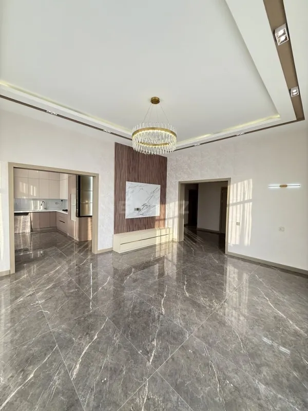 Satılır 5 otaqlı həyət evi 215 m²