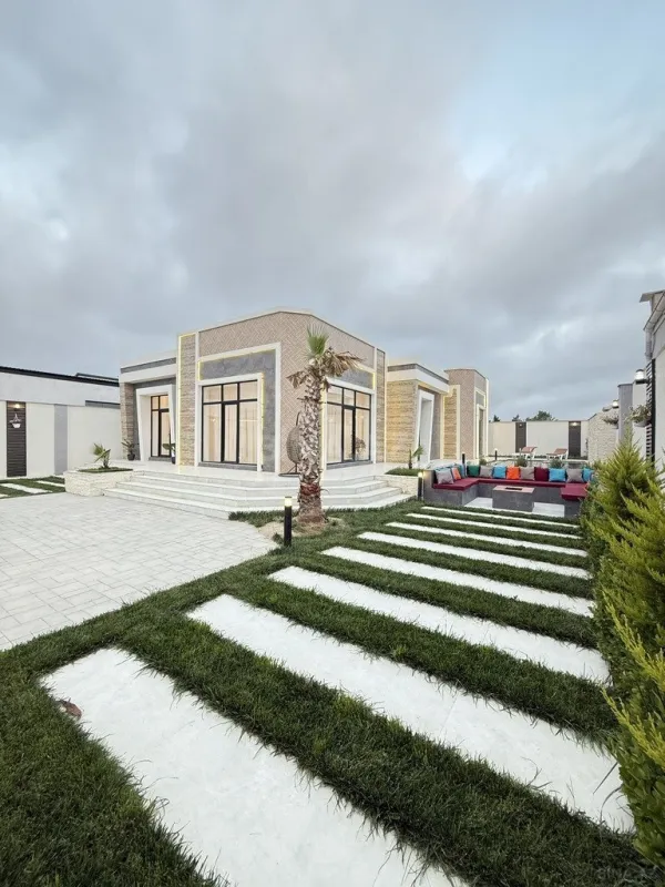 Satılır 5 otaqlı həyət evi 215 m²