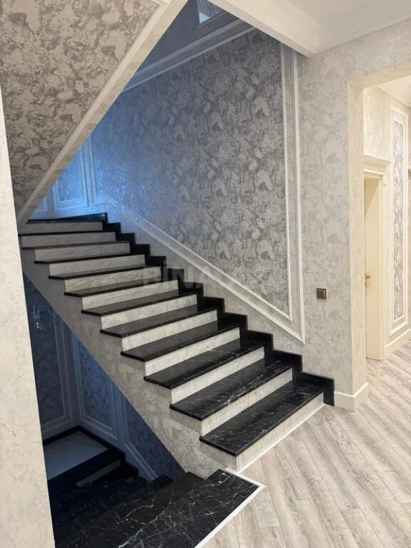 Satılır 6 otaqlı həyət evi 290 m²