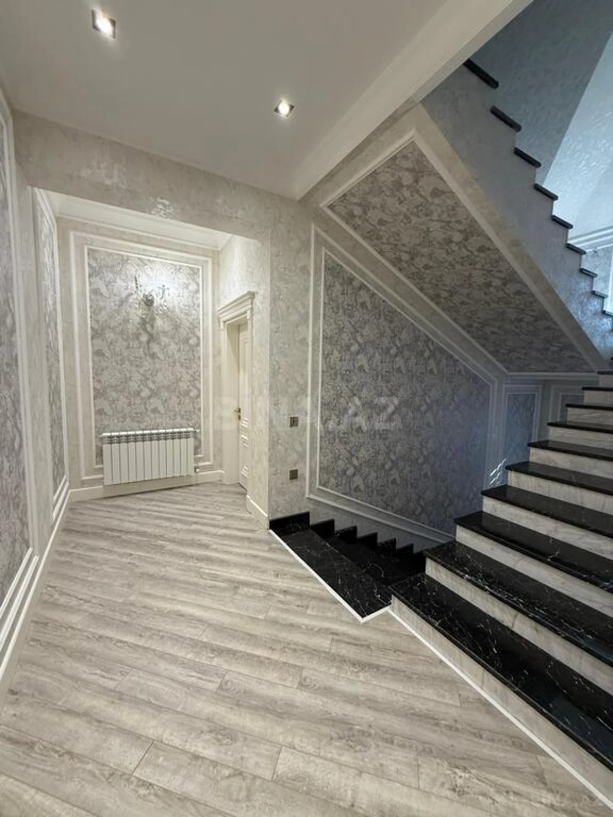 Satılır 6 otaqlı həyət evi 290 m²