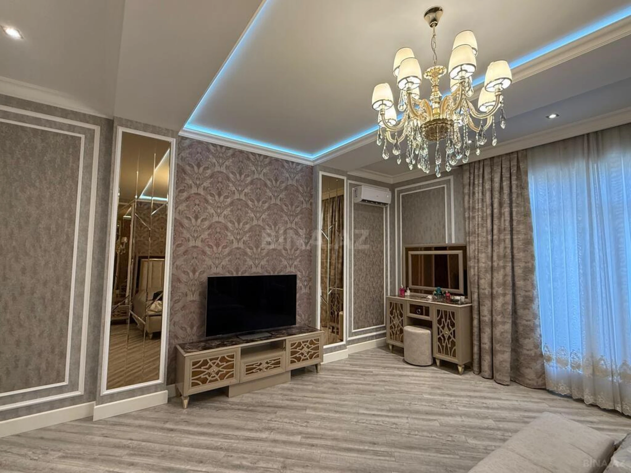 Satılır 6 otaqlı həyət evi 290 m²