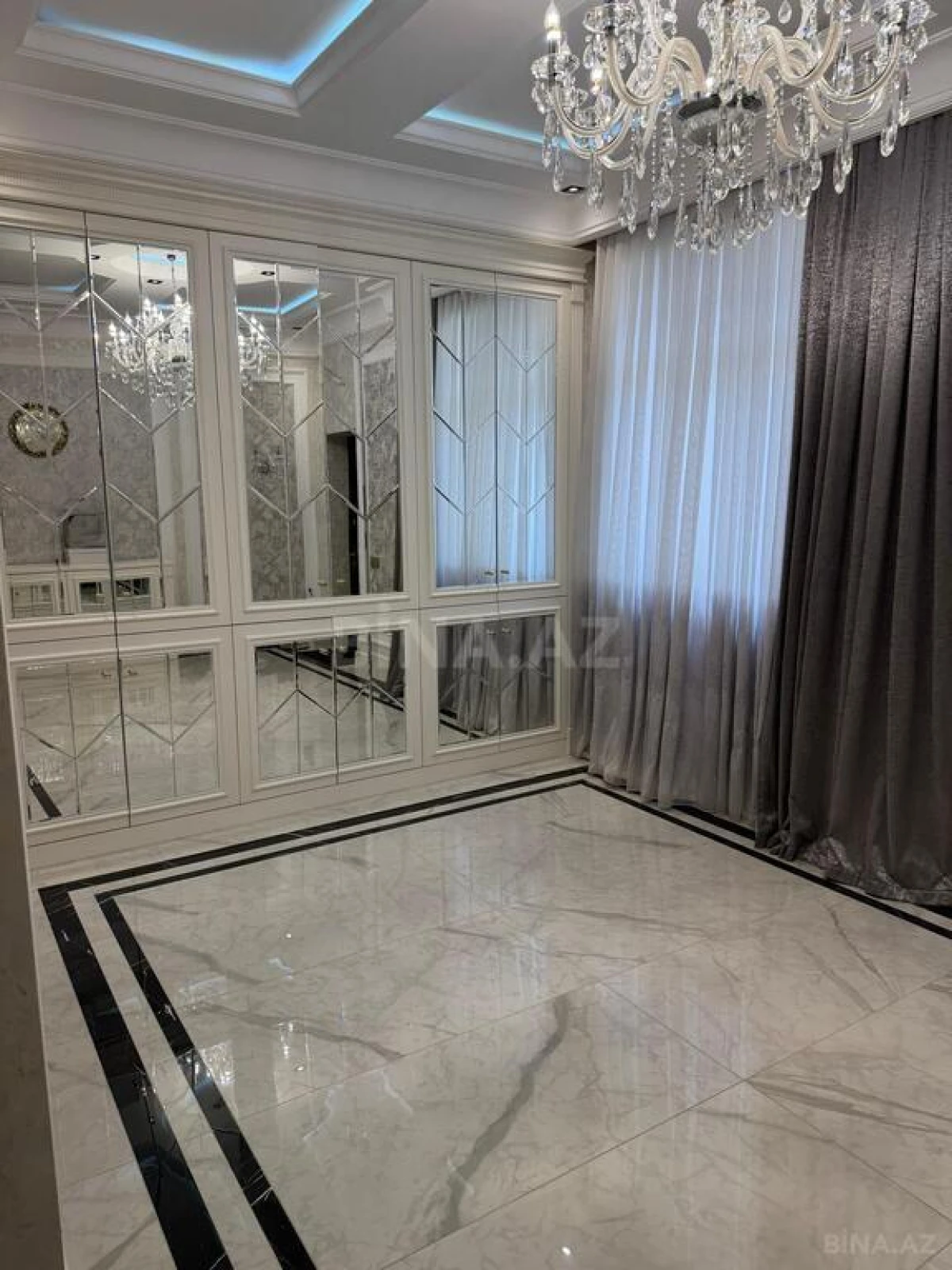 Satılır 6 otaqlı həyət evi 290 m²