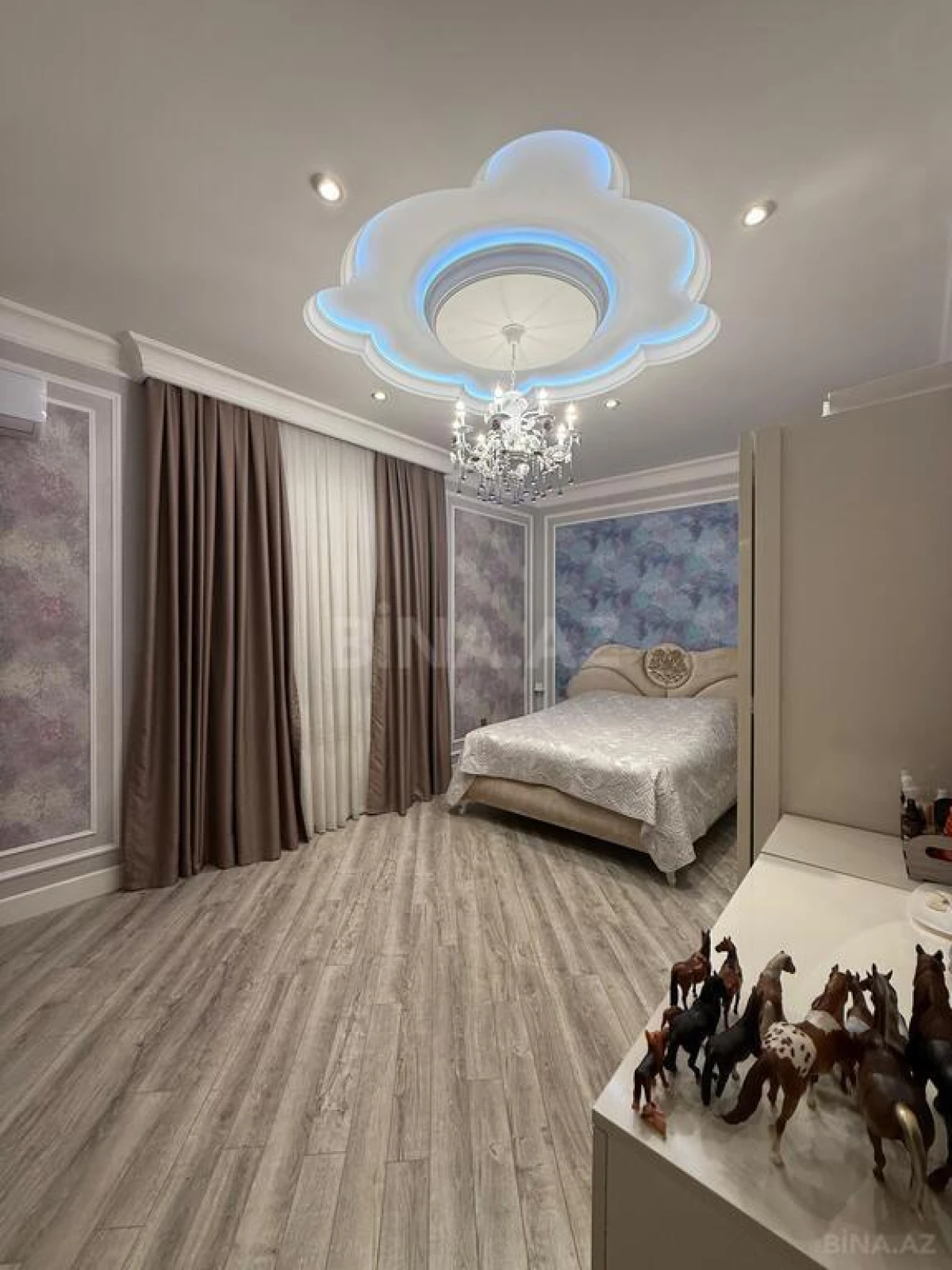 Satılır 6 otaqlı həyət evi 290 m²