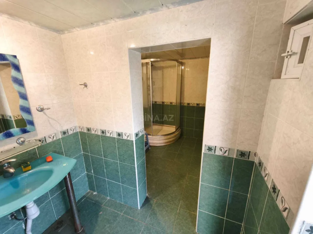 Satılır 5 otaqlı həyət evi 200 m²