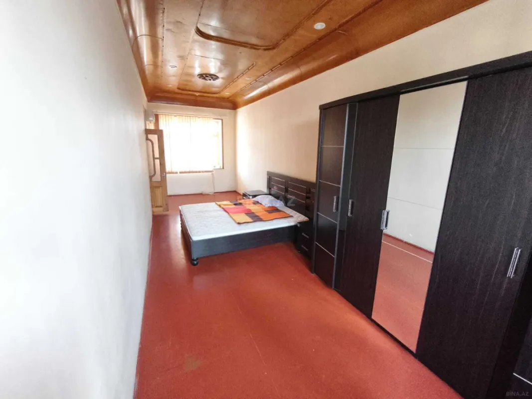 Satılır 5 otaqlı həyət evi 200 m²