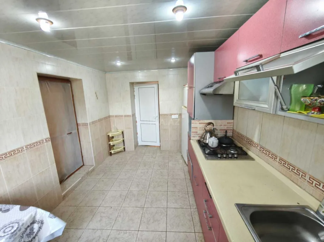 Satılır 5 otaqlı həyət evi 200 m²