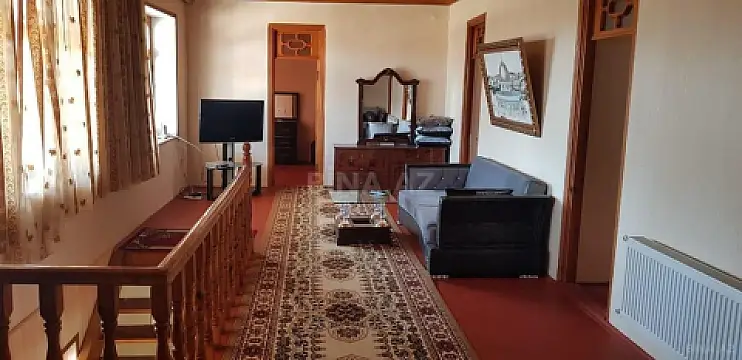 Satılır 5 otaqlı həyət evi 200 m²
