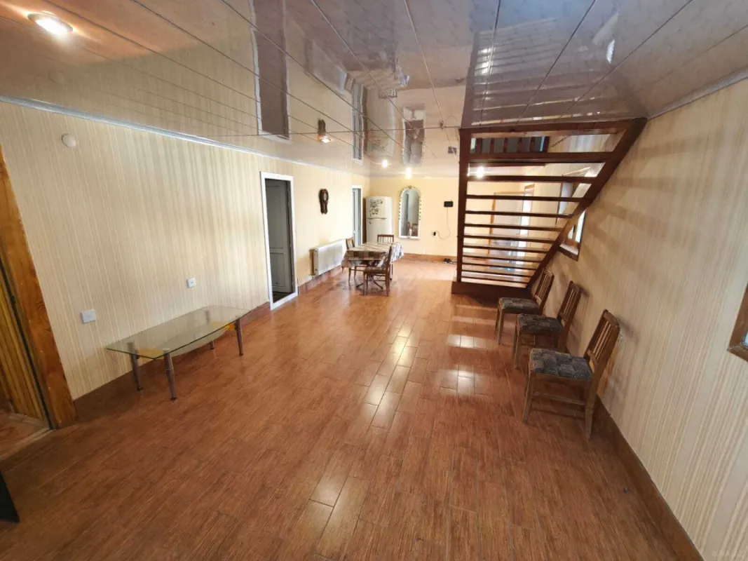 Satılır 5 otaqlı həyət evi 200 m²