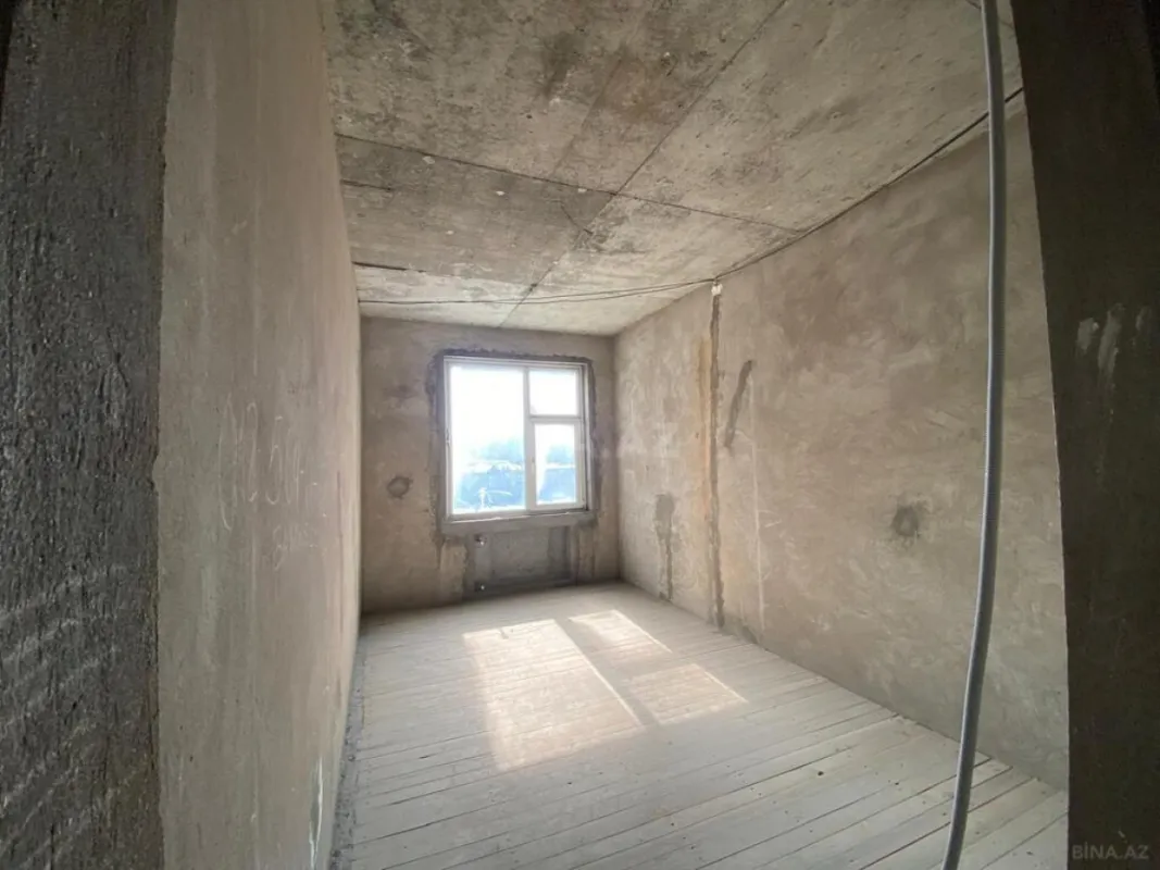 Satılır 4 otaqlı mənzil 180 m²