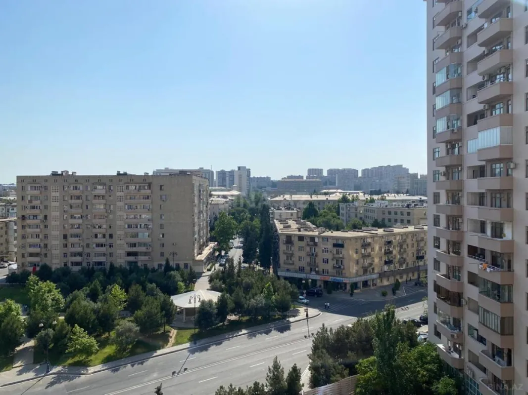 Satılır 4 otaqlı mənzil 180 m²