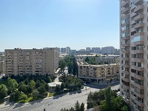 Satılır 4 otaqlı mənzil 180 m²