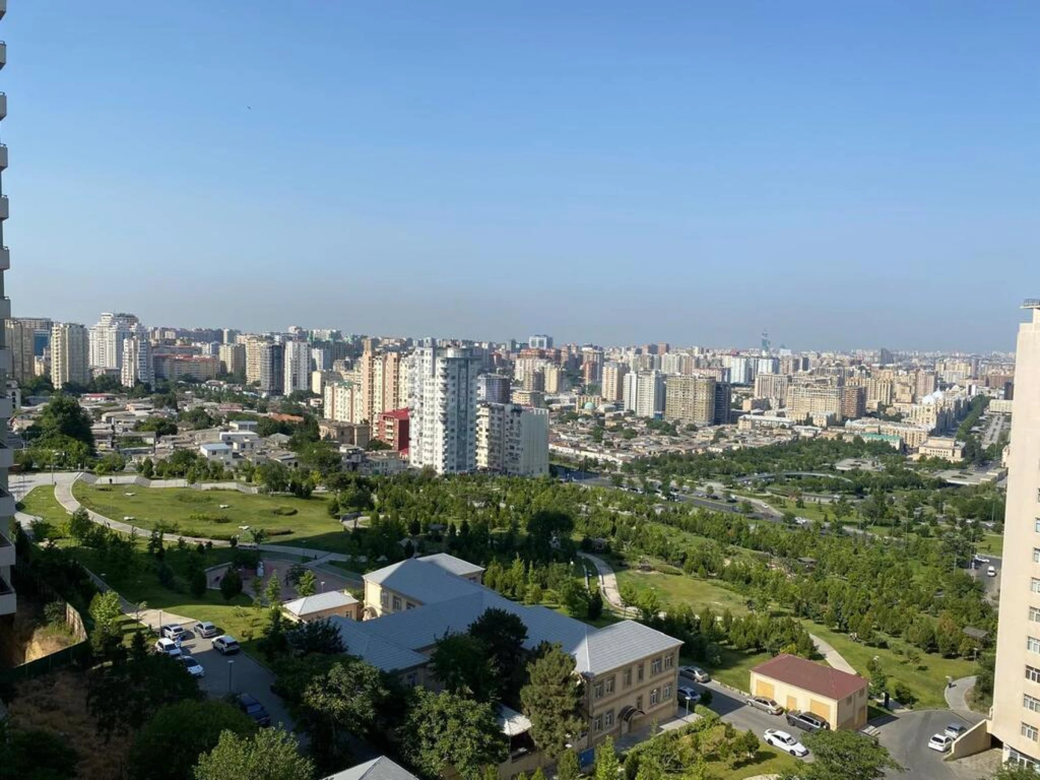 Satılır 4 otaqlı mənzil 180 m²
