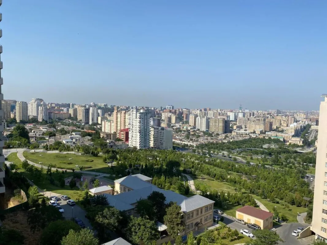 Satılır 4 otaqlı mənzil 180 m²