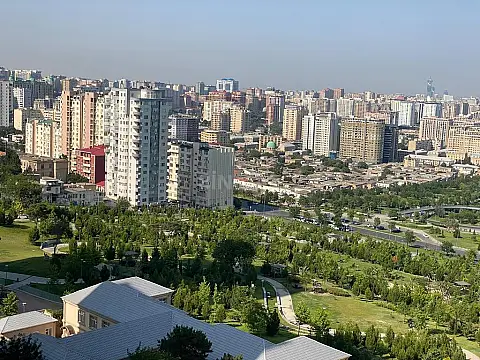 Satılır 4 otaqlı mənzil 180 m²