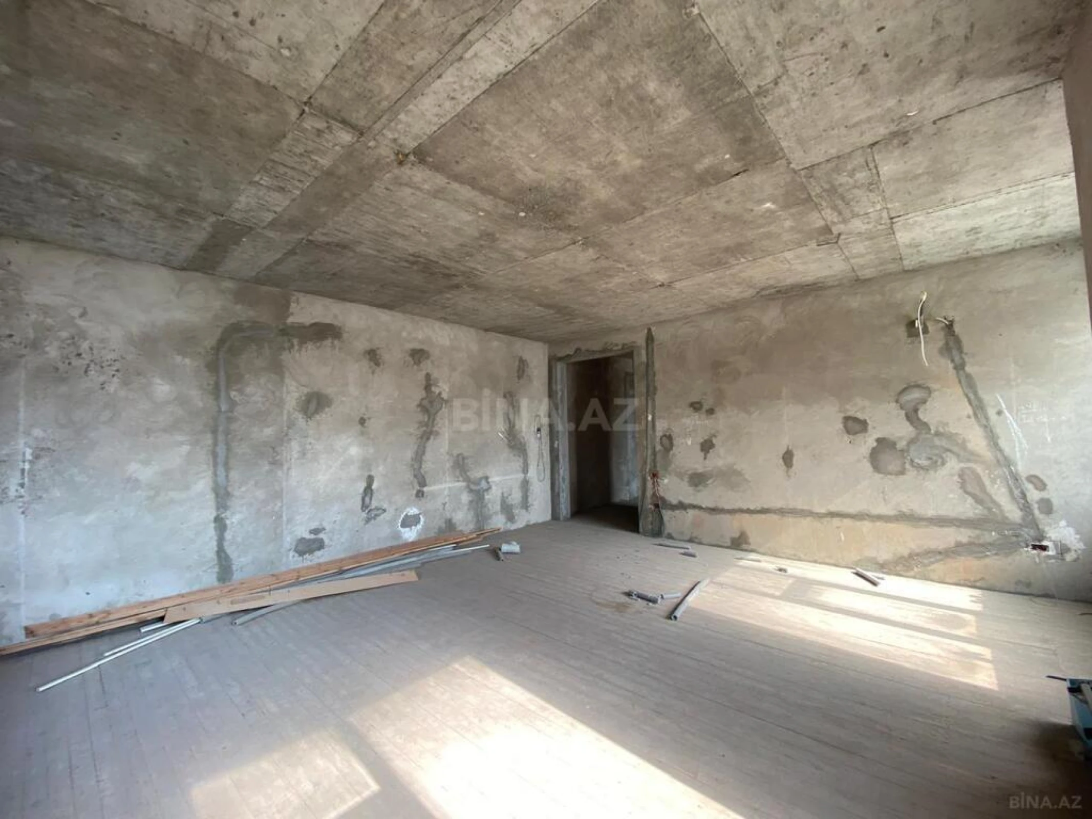 Satılır 4 otaqlı mənzil 180 m²