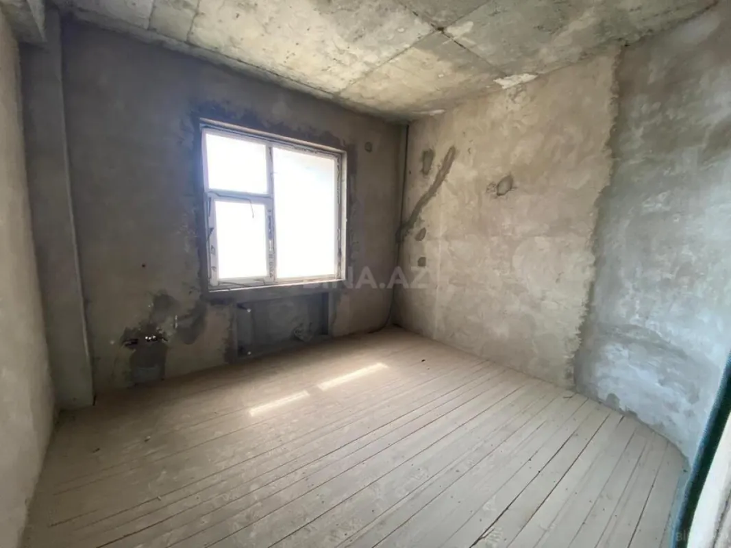 Satılır 4 otaqlı mənzil 180 m²