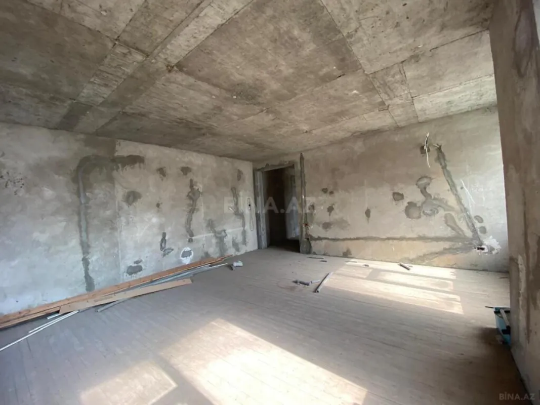 Satılır 4 otaqlı mənzil 180 m²