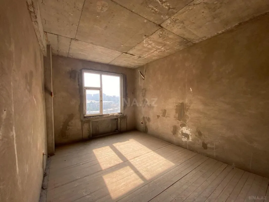 Satılır 4 otaqlı mənzil 180 m²