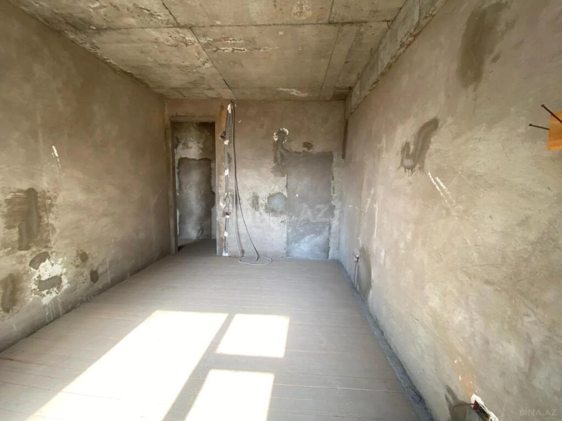 Satılır 4 otaqlı mənzil 180 m²