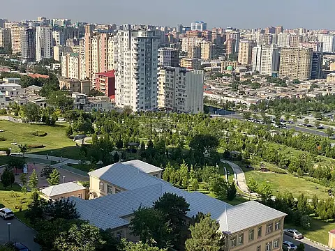Satılır 4 otaqlı mənzil 180 m²