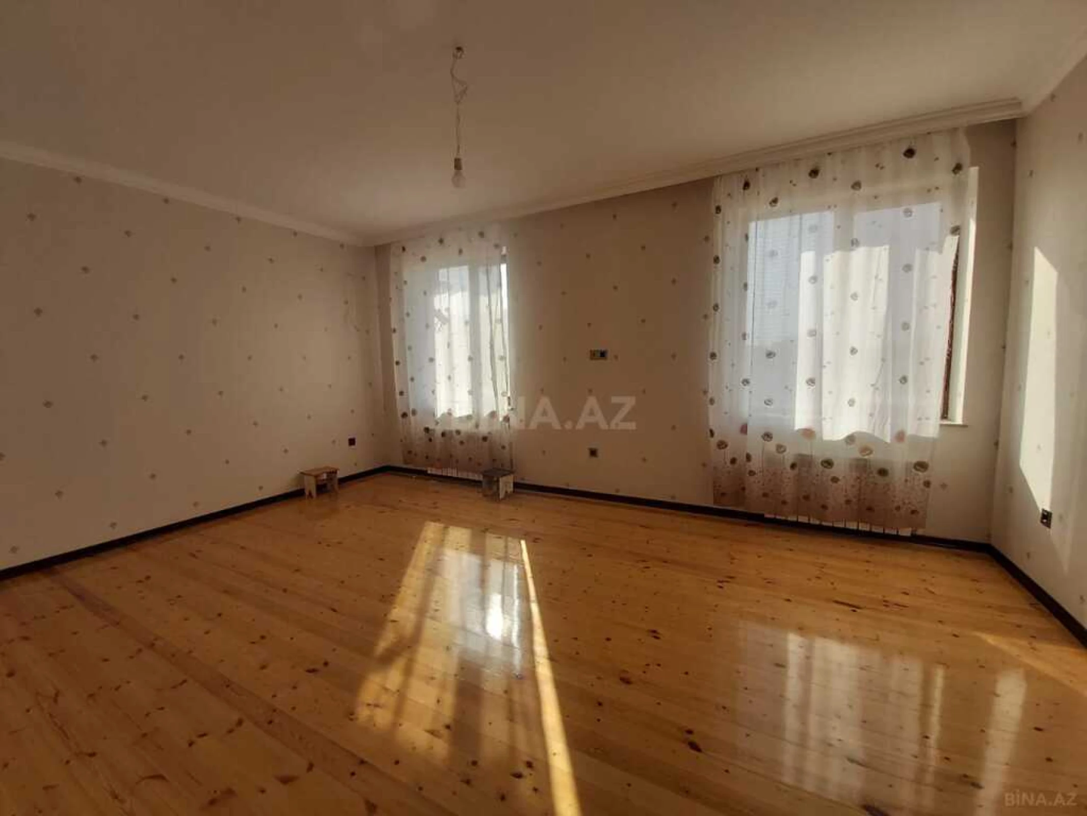 Satılır 5 otaqlı həyət evi 220 m²