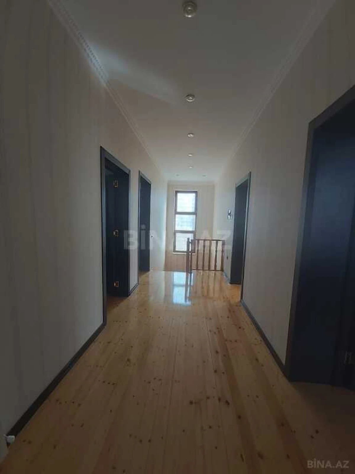 Satılır 5 otaqlı həyət evi 220 m²