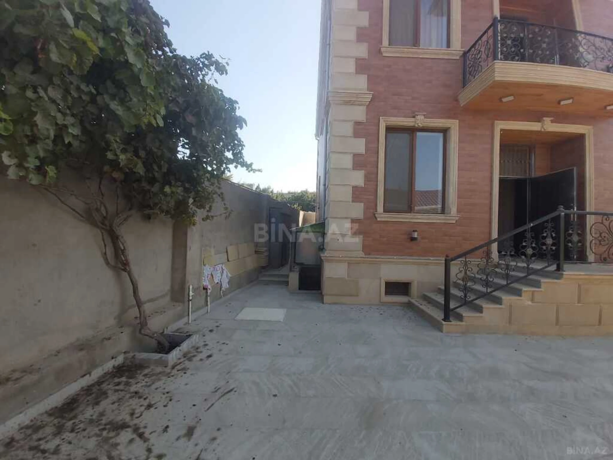 Satılır 5 otaqlı həyət evi 220 m²
