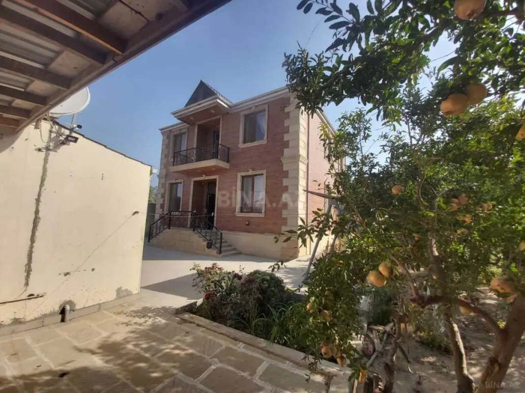 Satılır 5 otaqlı həyət evi 220 m²