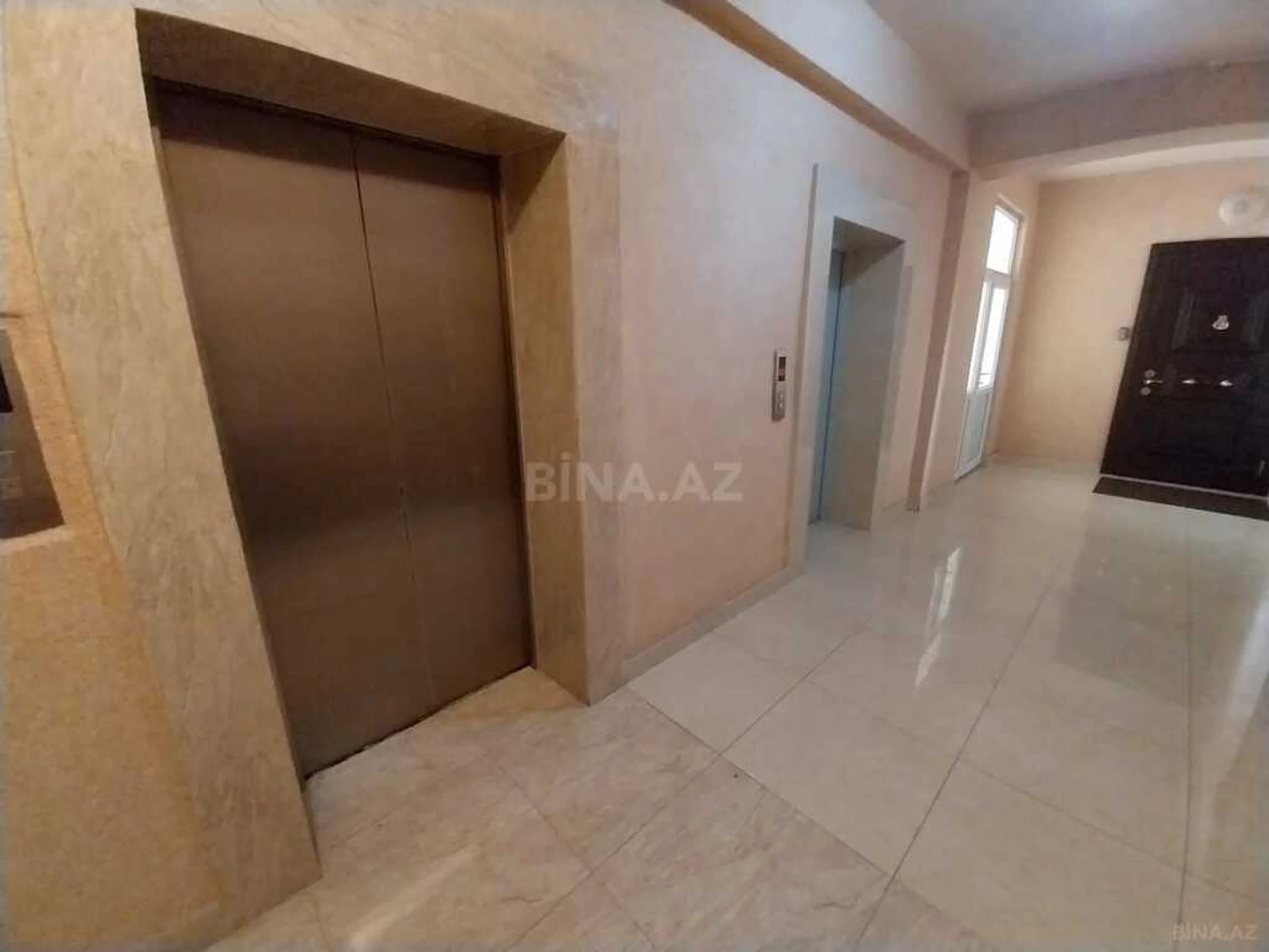 Satılır 4 otaqlı mənzil 200 m²