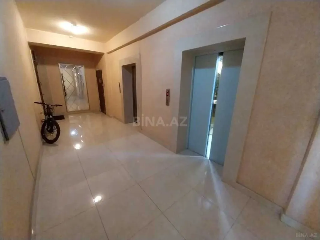 Satılır 4 otaqlı mənzil 200 m²
