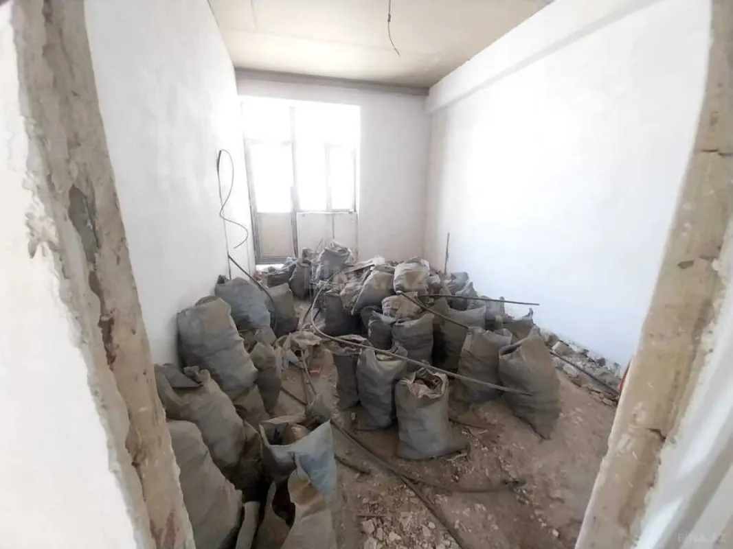 Satılır 4 otaqlı mənzil 200 m²