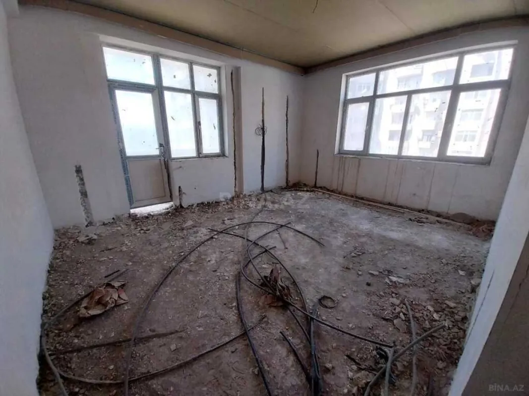 Satılır 4 otaqlı mənzil 200 m²