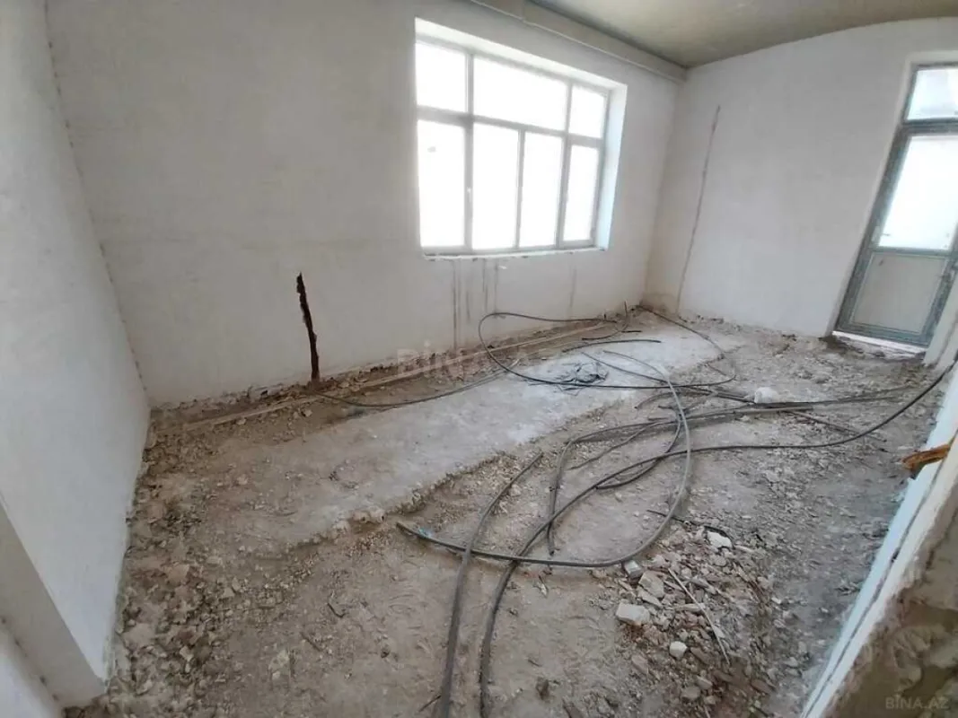 Satılır 4 otaqlı mənzil 200 m²