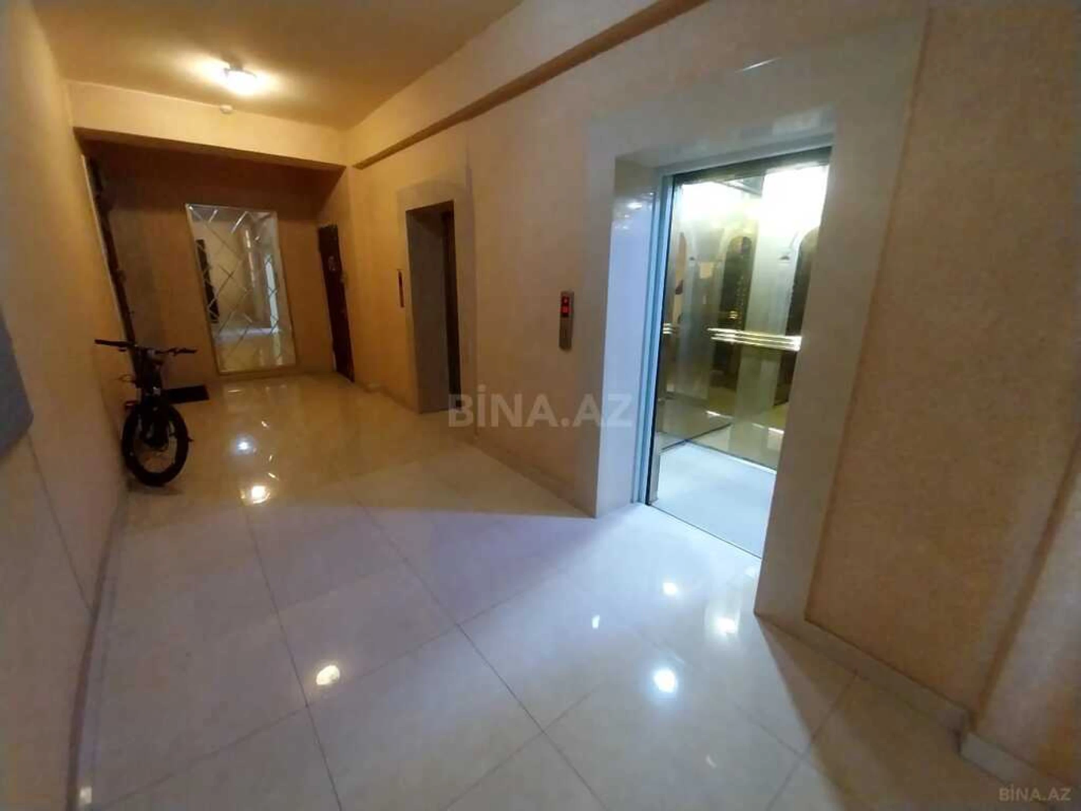 Satılır 4 otaqlı mənzil 200 m²