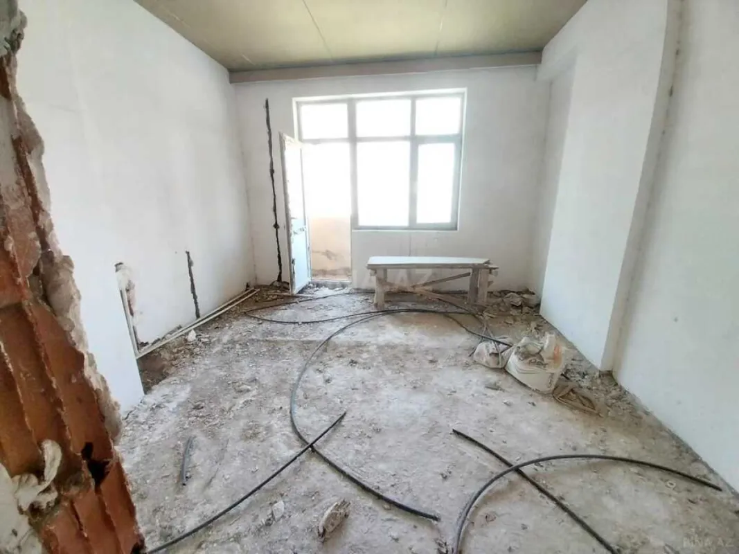 Satılır 4 otaqlı mənzil 200 m²