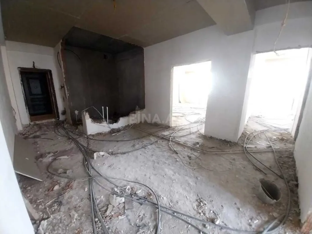 Satılır 4 otaqlı mənzil 200 m²