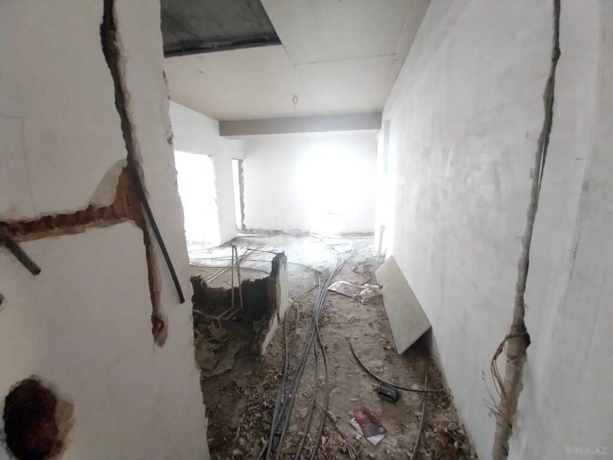 Satılır 4 otaqlı mənzil 200 m²