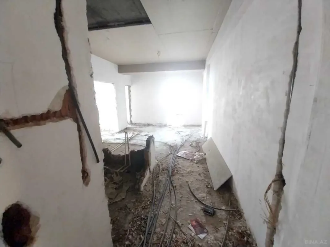 Satılır 4 otaqlı mənzil 200 m²