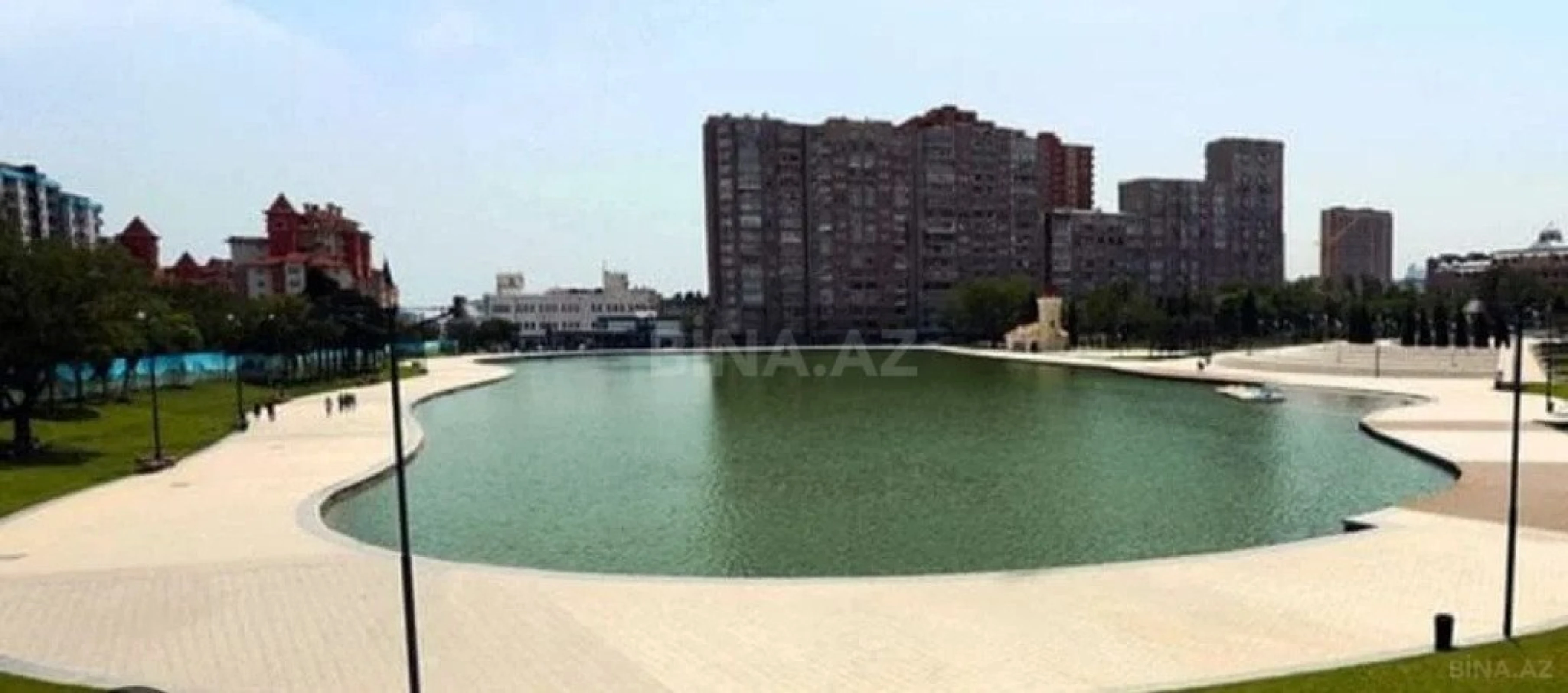 Satılır 4 otaqlı mənzil 200 m²