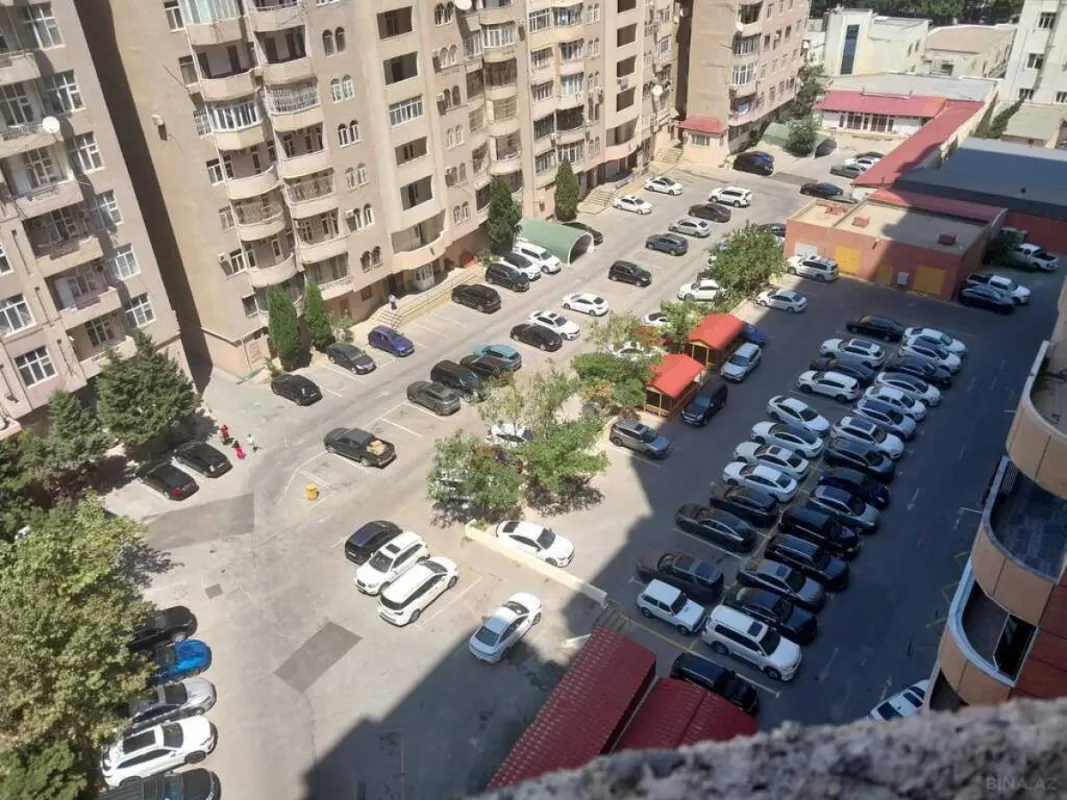 Satılır 4 otaqlı mənzil 200 m²
