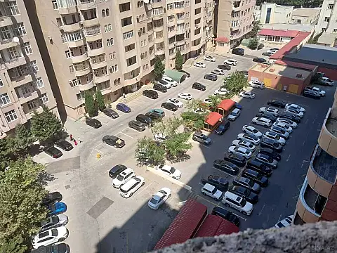 Satılır 4 otaqlı mənzil 200 m²