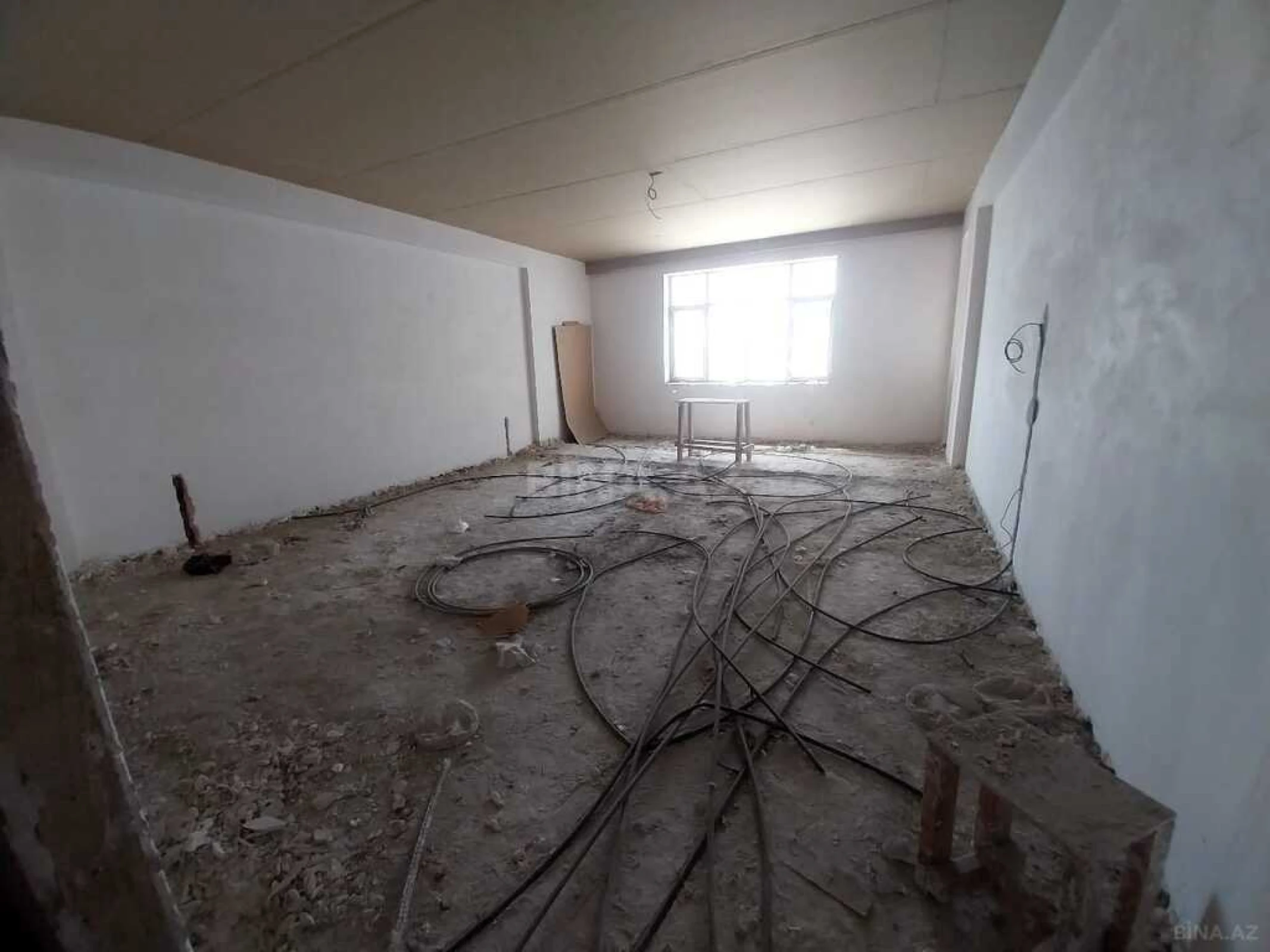 Satılır 4 otaqlı mənzil 200 m²