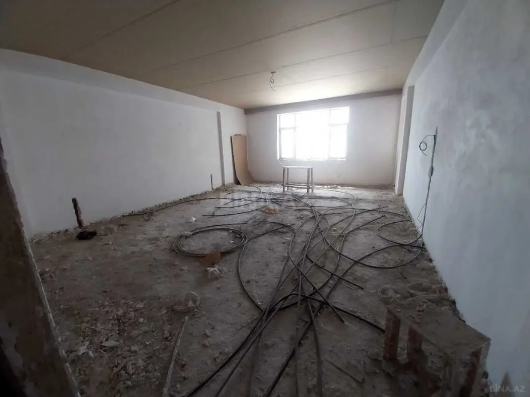 Satılır 4 otaqlı mənzil 200 m²