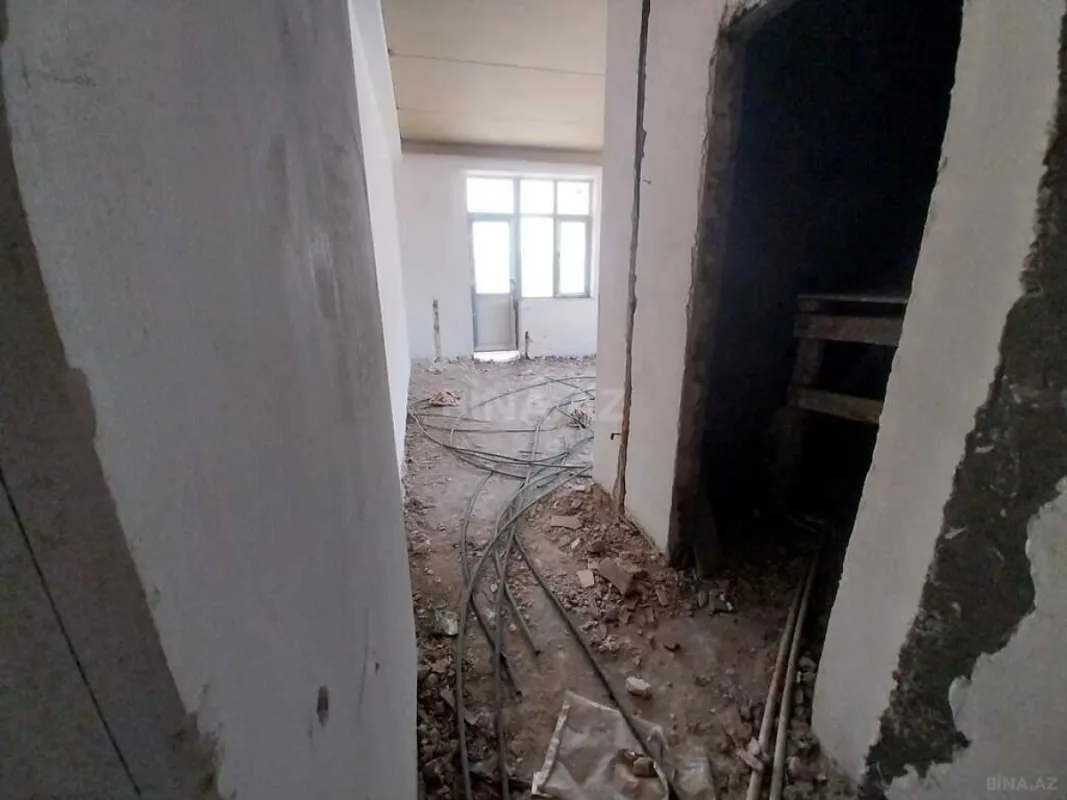 Satılır 4 otaqlı mənzil 200 m²