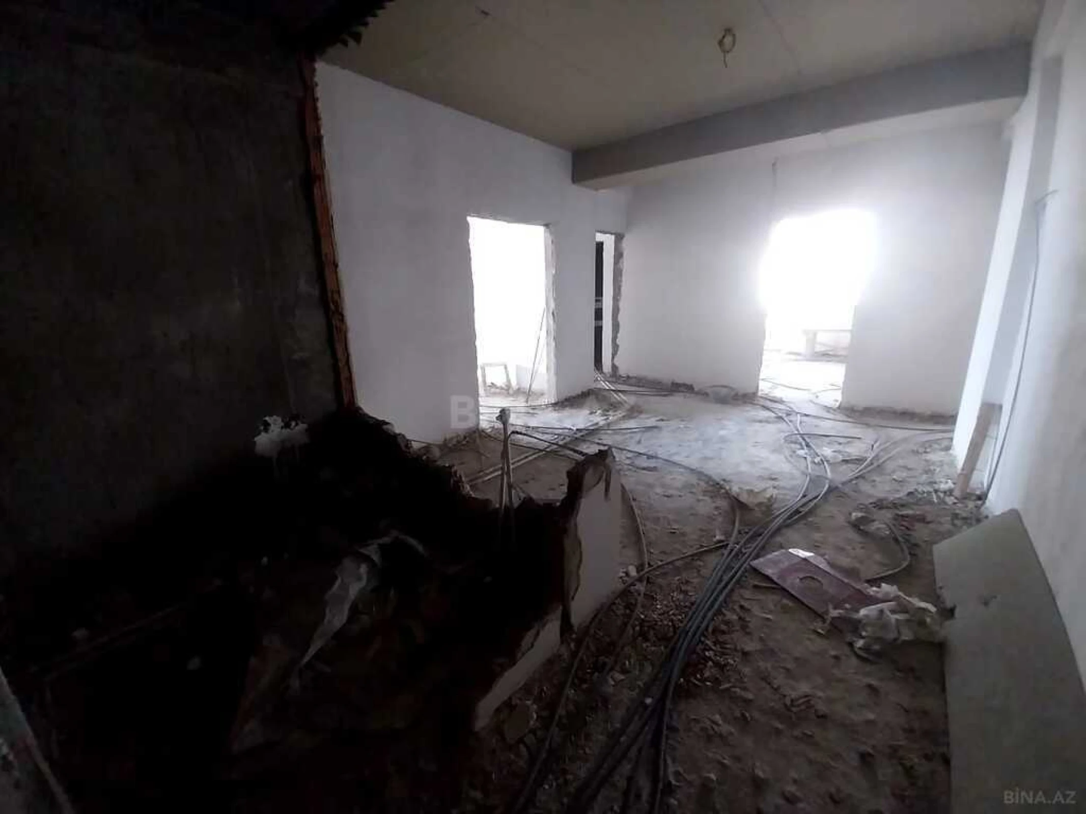 Satılır 4 otaqlı mənzil 200 m²